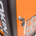 Close-up of the lock and keys of the side of the Wokin 163pcs roller cabinet tools set