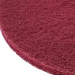 Close-up detail of the 400 grit non-woven fiber structure, featuring waterproof and oil-resistant properties for durable grinding.